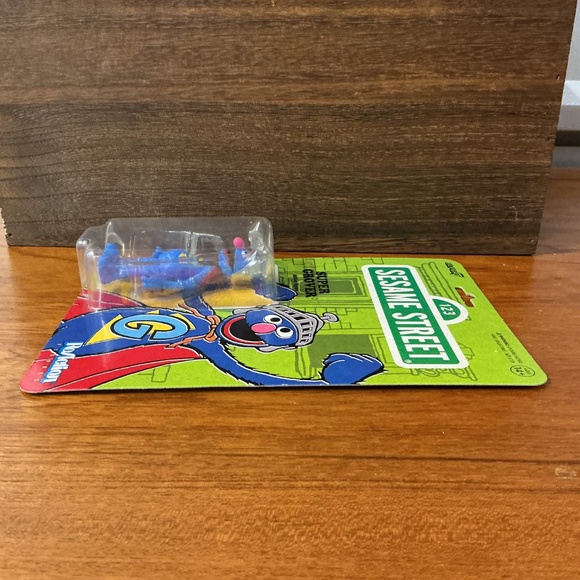 Reaction Figures Sesame Street Super Grover Super 7 Action Figure - Picture 5 of 5